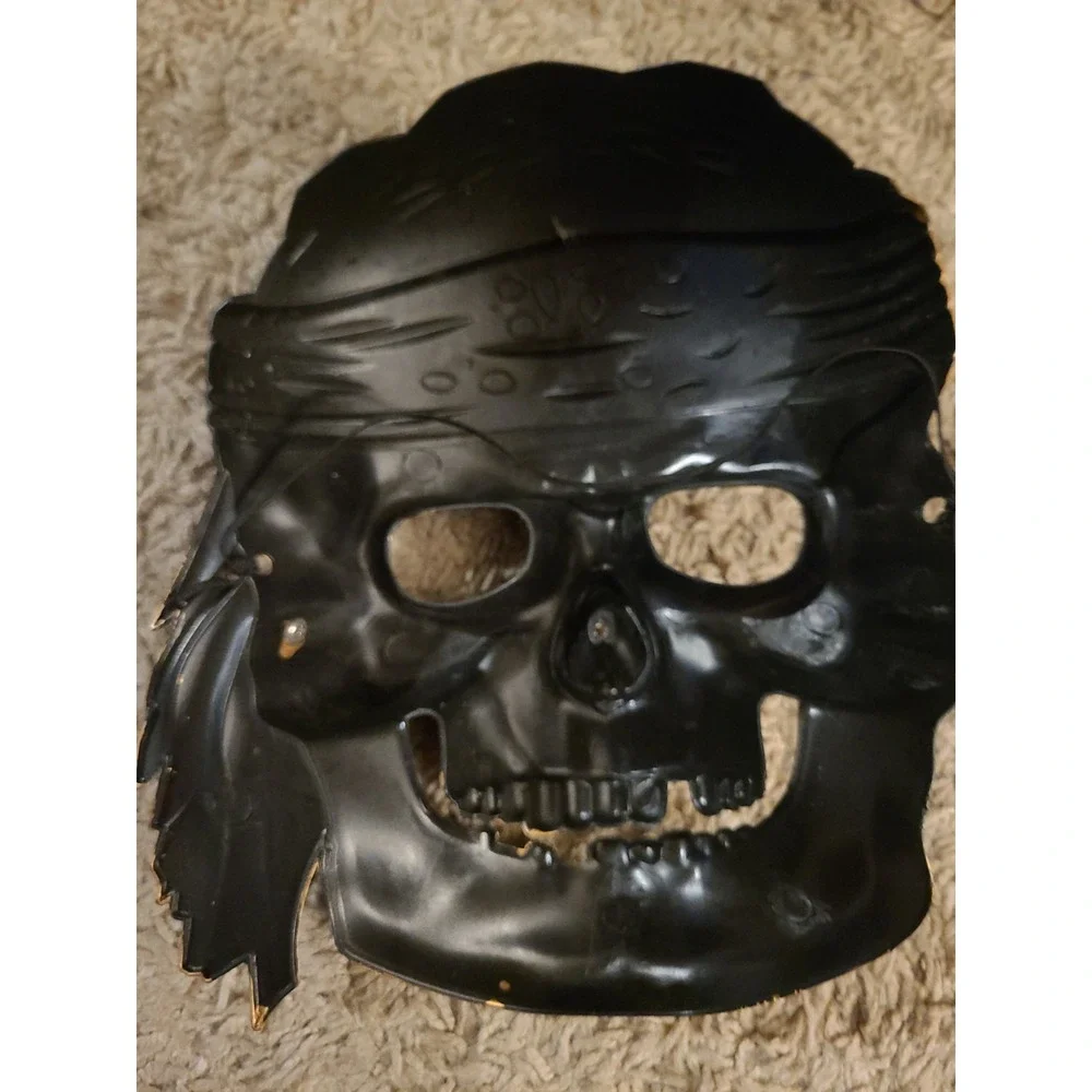 Caribbean Pirate Skull Halloween Mask Costume Accessory Red Bandana Gold Plastic